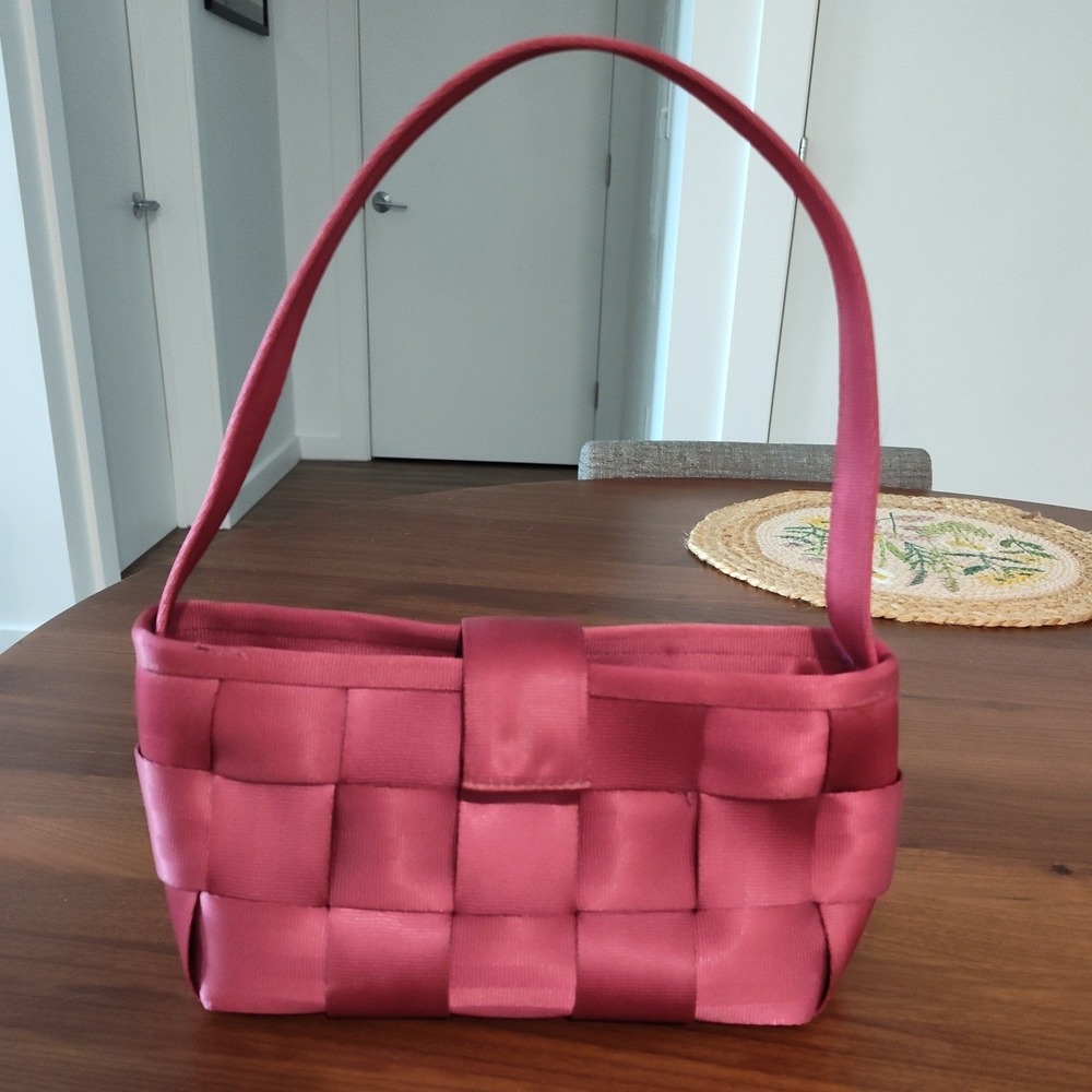 Harveys The Original Seatbelt Bag Woven Baguette Shoulder Bag Pink Raspberry - Picture 1 of 8